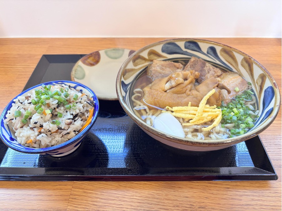 あかのそばスペシャル（大）とジューシーの写真